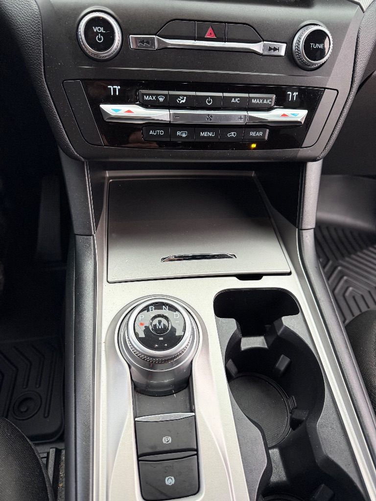 2020 Ford Explorer XLT - Photo 24