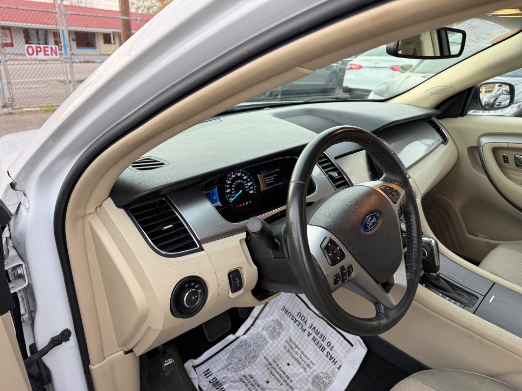 2013 Ford Taurus SEL - Photo 16