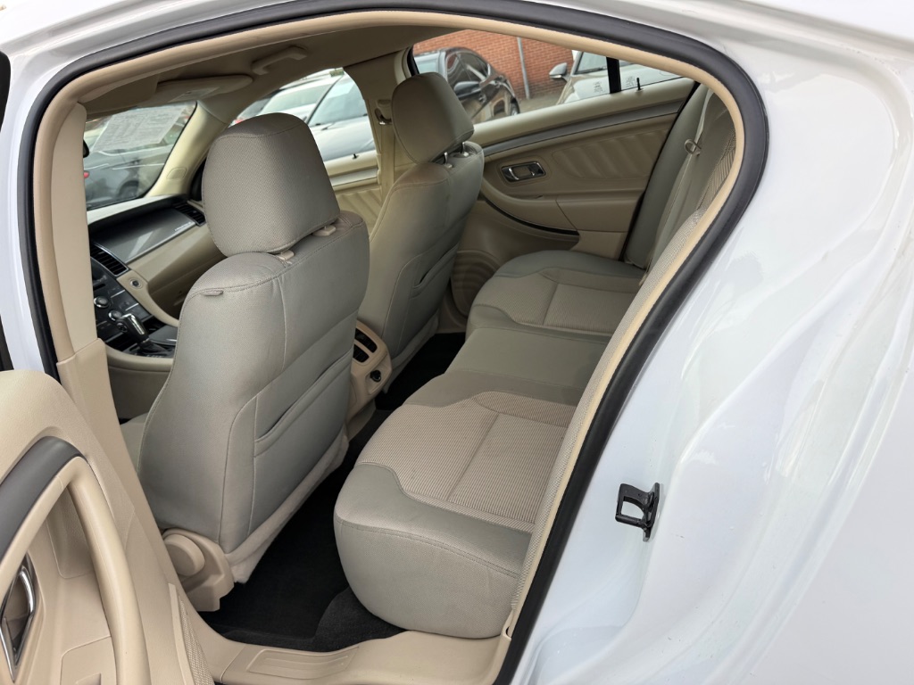 2013 Ford Taurus SEL - Photo 14