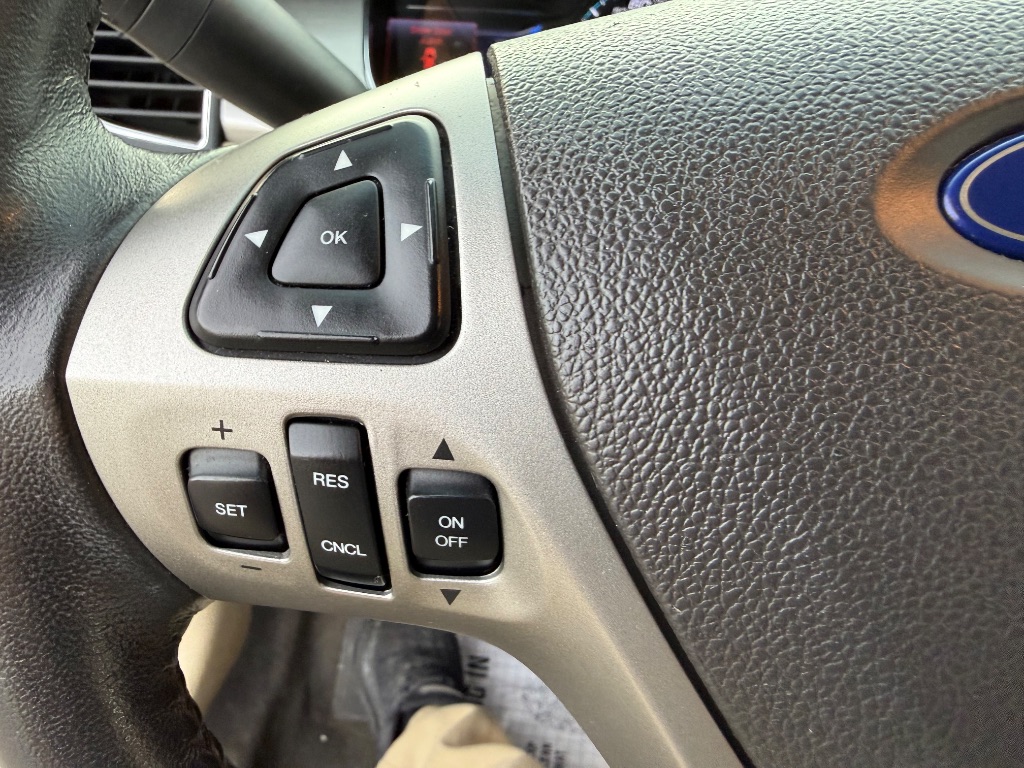 2013 Ford Taurus SEL - Photo 18