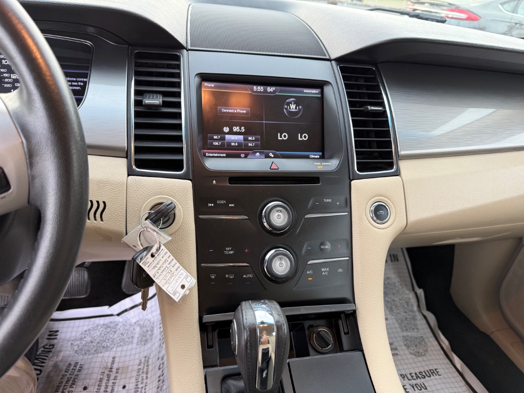 2013 Ford Taurus SEL - Photo 20